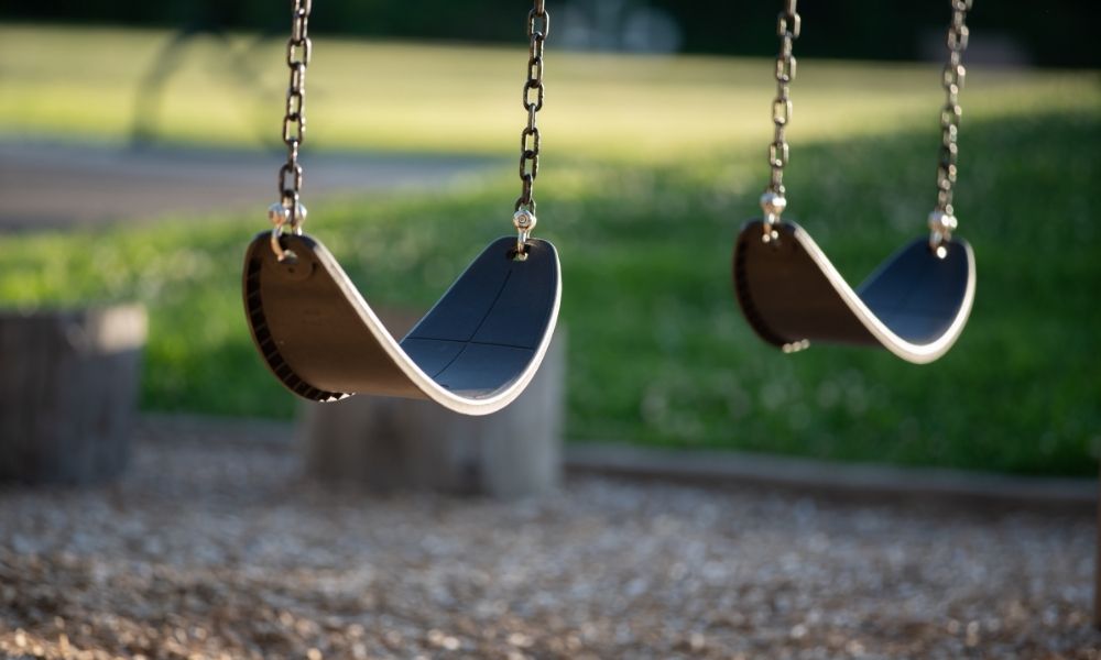 3 Signs It's Time To Replace Your Swing Set Hardware